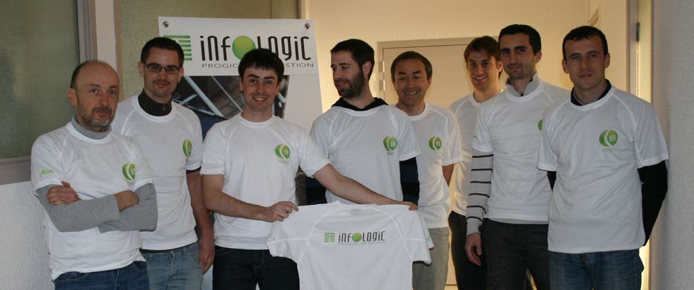 Remise des tee-shirts Infologic aux coureurs